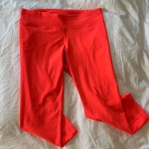 Under Armour Cropped Leggings in neon pink